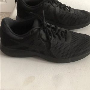 Nike Black Sneakers